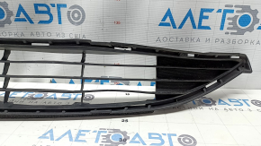 Нижняя решетка переднего бампера Toyota Prius 50 16-18 не заводское отверстие, кривая