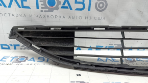 Нижняя решетка переднего бампера Toyota Prius 50 16-18 не заводское отверстие, кривая