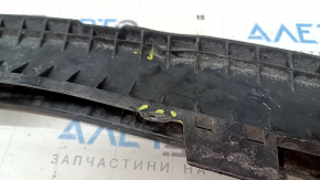 Абсорбер переднего бампера Toyota Prius 50 16-18 нижний, примят, надломы, трещины