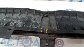 Абсорбер переднего бампера Toyota Prius 50 16-18 нижний, примят, надломы, трещины