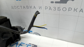 Жалюзи дефлектор радиатора Toyota Prius 50 16-17 без моторчика, обрезана фишка, надлом