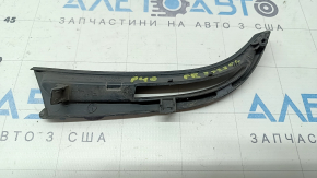 Решетка переднего бампера правая Toyota Prius V 15-17 рест, структура, песок