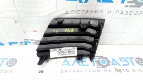 Решетка бампера левая Toyota Prius V 12-14 дорест, без птф