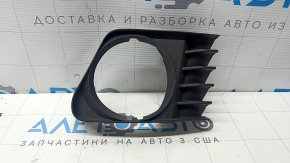 Решетка бампера правая Toyota Prius V 12-14 дорест под птф, без обрамления