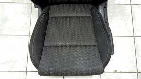 Водительское сиденье Kia Sportage 17-19 без airbag, механическое, ткань черная, LX, серая строчка, под химчистку, потерто