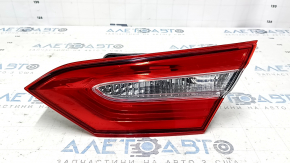 Фонарь внутренний крышка багажника правый Toyota Camry v70 18-20 галоген, светлый, царапины