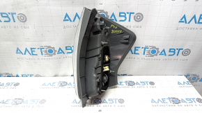 Фонарь левый Toyota Prius V 12-14 дорест, царапины, трещины в стекле, после ремонта, надломан