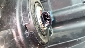 Фара передняя правая Toyota Prius V 15-17, рест, галоген, сломаны крепления, царапины