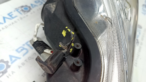 Фара передняя левая Toyota Prius V 15-17 голая, рест, галоген, песок, царапины, сломано крепление