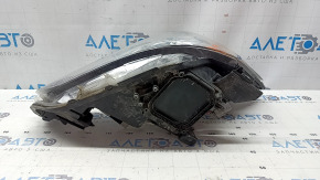 Фара передняя левая Toyota Prius V 15-17 голая, рест, галоген, песок, царапины, сломано крепление