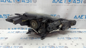 Фара передняя левая Toyota Prius V 15-17 голая, рест, галоген, песок, царапины, сломано крепление