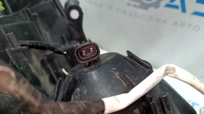 Фара передняя левая Toyota Prius V 15-17 голая, рест, галоген, песок, царапины, сломано крепление