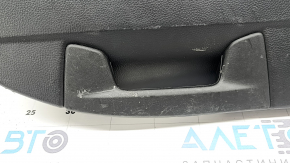 Обшивка двери багажника нижняя Toyota Rav4 19-24 черная, с ручкой, царапины, вмятины