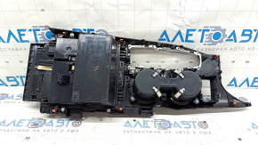 Накладка центральной консоли с подстаканниками Toyota Camry v70 18-20 черная, царапины