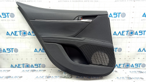 Обшивка двери карточка задняя левая Toyota Camry v70 18-23 черная с черной вставкой пластик, подлокотник резина, с ручкой, царапины