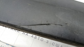 Накладка двери нижняя передняя правая Toyota Rav4 19-25 структура, царапины, надломана, сломанное крепление