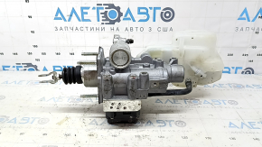 Главный тормозной цилиндр с бачком Toyota Camry v70 18-19 hybrid с крышкой, надломана фишка