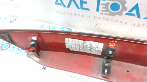 Молдинг двери багажника Ford Focus mk3 11-18 дорест 5d с эмблемой, надломаны крепления, царапины