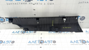 Накладка задней стойки нижняя левая Volvo XC90 16-26 черная, сломано крепление, царапины
