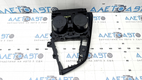 Накладка центральной консоли с подстаканниками BMW 4 F32/33/36 16-20 с ковриком, царапины, полез хром
