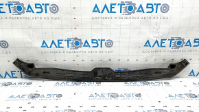 Уплотнитель капота центральный Audi A5 F5 17-24 сломано крепление