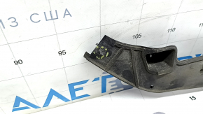 Уплотнитель капота центральный Audi A5 F5 17-24 сломано крепление