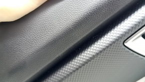 Ornamente ușă spate stânga Subaru Forester 19-24 SK negru cu inserții gri din piele + stofă, cotiera din piele gri, ornament negru mat, zgârieturi, urme de zgârieturi