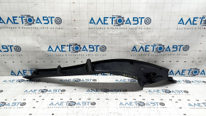 Накладка порога внутренняя задняя правая Audi A5 F5 18-20 5D серая, царапины, трещина в креплении