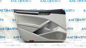 Обшивка двери карточка передняя левая VW Passat b8 16-19 USA серая, подлокотник кожа серый, молдинг под темное дерево, под химчистку, трещина в креплении