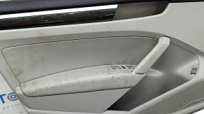 Обшивка двери карточка передняя левая VW Passat b8 16-19 USA серая, подлокотник кожа серый, молдинг под темное дерево, под химчистку, трещина в креплении