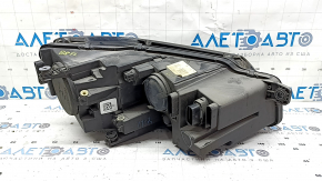 Фара передняя левая VW Passat b8 16-19 USA галоген, царапины, сломано крепление уплотнителя