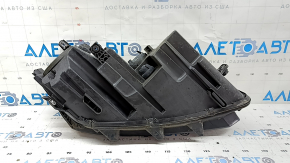 Фара передняя левая VW Passat b8 16-19 USA галоген, царапины, сломано крепление уплотнителя