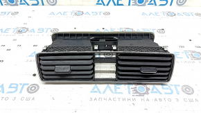 Дефлектор воздуховода передней панели центральный VW Passat b8 16-19 USA черный, под часы, сломано крепление