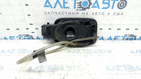 Лючок бензобака в сборе Audi A5 F5 18-25 5D надлом крепления, потерта