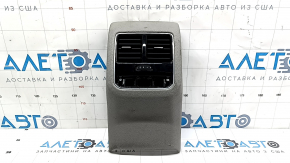 Накладка центральной консоли задняя VW Passat b8 16-19 USA с дефлектором, под подогрев, серая, царапина