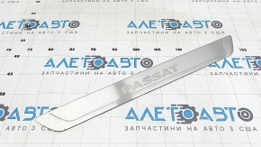 Накладка порога внешняя передняя левая VW Passat b8 16-19 USA хром, примята