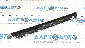 Накладка порога внешняя передняя левая VW Passat b8 16-19 USA хром, примята