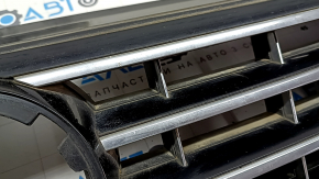 Решетка радиатора grill VW Passat b8 16-19 USA под радар круиз, песок, сломано крепление эмблемы