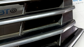 Решетка радиатора grill VW Passat b8 16-19 USA под радар круиз, песок, сломано крепление эмблемы