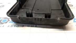 Крышка АКБ VW Tiguan 09-18 сломана защелка