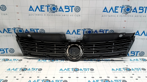 Решетка радиатора grill VW Jetta 11-14 USA царапина, скол