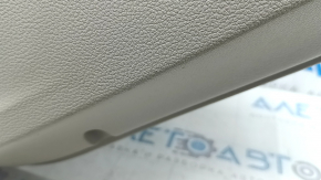 Обшивка двери карточка задняя левая Ford C-max MK2 13-18 бежевая с бежевой вставкой пластик, подлокотник бежевая кожа, под пищалку, с ручкой, царапины