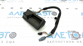 Камера заднего вида с ручкой и кнопкой открывания багажника VW Passat b8 16-19 USA