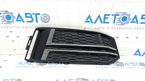 Решетка переднего бампера правая Audi A4 B9 17-18 s-line, без радара, темный хром, песок