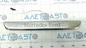 Накладка порога передняя правая внешняя Mercedes GLC 20-22 хром с подсветкой, царапины, вмятины