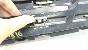 Решетка радиатора grill в сборе с обрамлением Ford Fusion mk5 17-18 хром, песок, надломаны, крепления