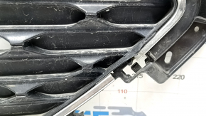Решетка радиатора grill Ford Escape MK4 20-22 сетка черн глянец, хром обрамление, царапины, сломано обрамление