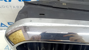 Решетка радиатора grill в сборе BMW 5 G30 17-22 с жалюзи дефлектором радиатора, хром, потрескан хром, трещина, сломано крепление, песок