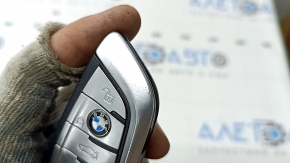 Ключ BMW 5 G30 17-23 smart, 4 кнопки, светлое жало, царапины, тычки