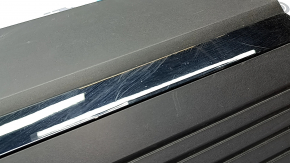 Ornamente ușă spate stânga inferioară Hyundai Ioniq 5 22-24 negru, fixare ruptă, uzată